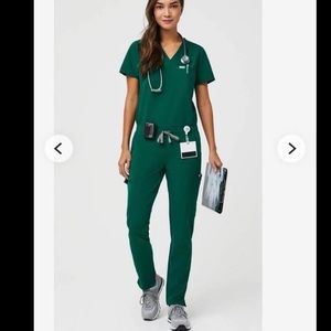 FIGS hunter green scrub set XS
